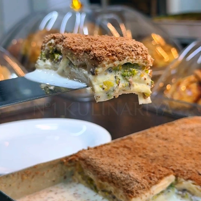 Südlü paxlava (antep fıstıklı) 